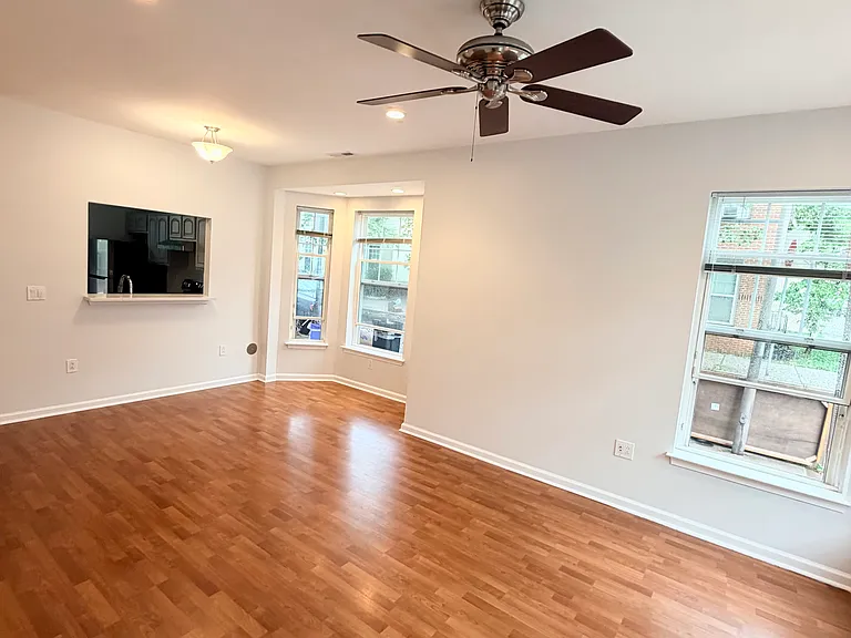 1318 Bainbridge St — Photo 5