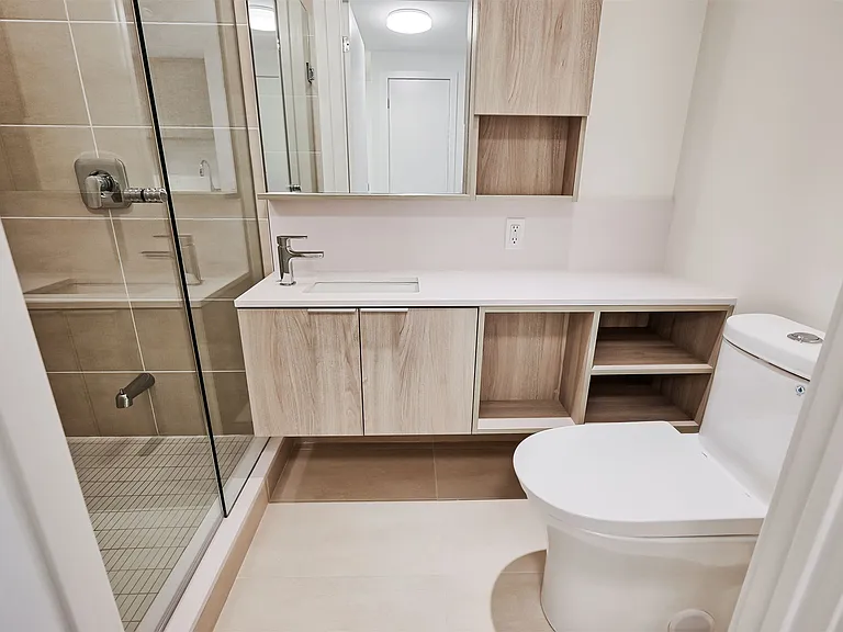 223 Redpath Ave — Photo 104