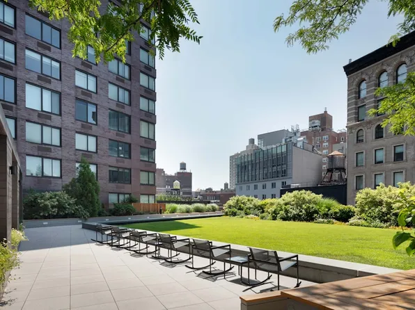 1 Union Sq S image 8 of 14