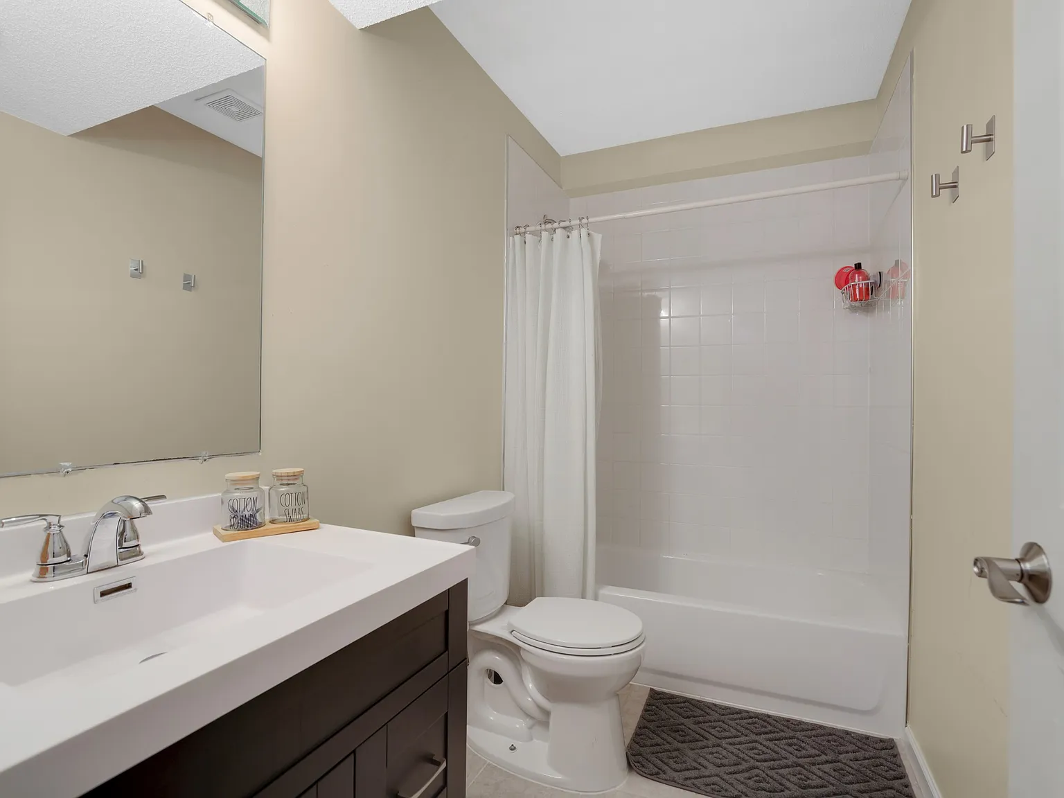 4 bed, 2939 sqft, $3,400 — Photo 2