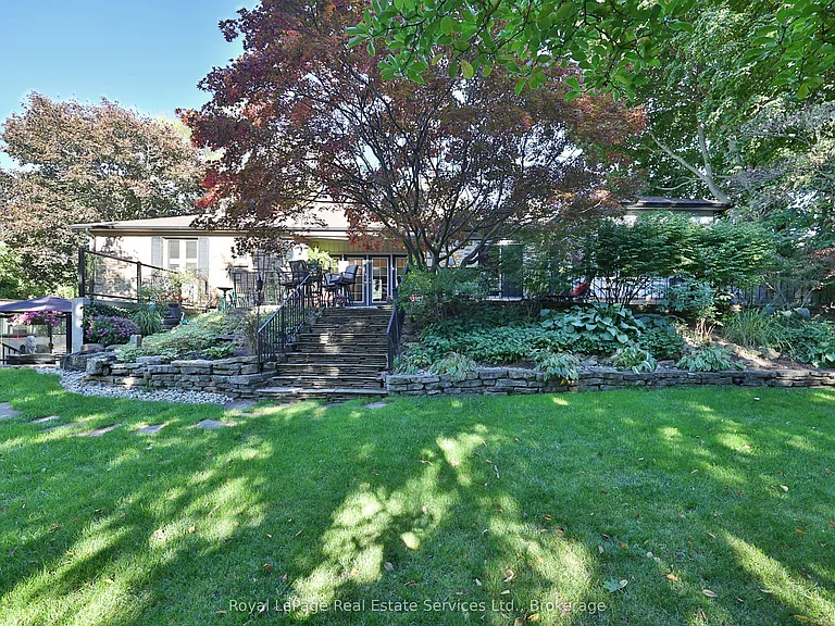 184 Dundas St E — Photo 36