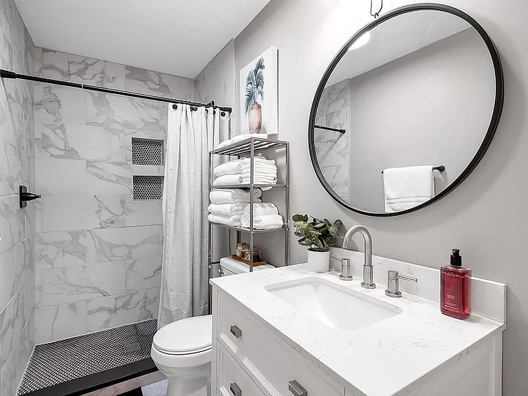 872 N Spaulding Ave #872 — Photo 5