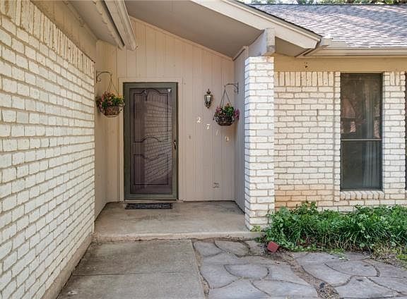 2nd image of 2719 Sibley Dr