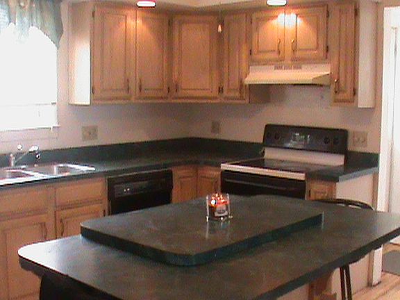 4th image of 1558 Taylor Ave