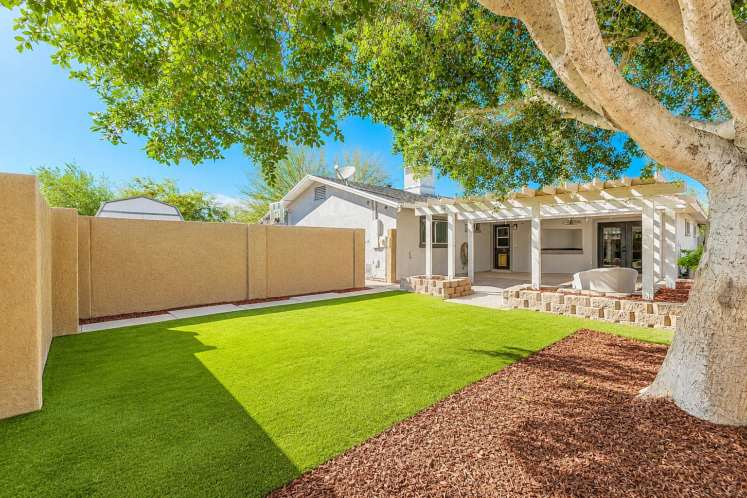 5 bed, 3476 sqft, $950 — Photo 1