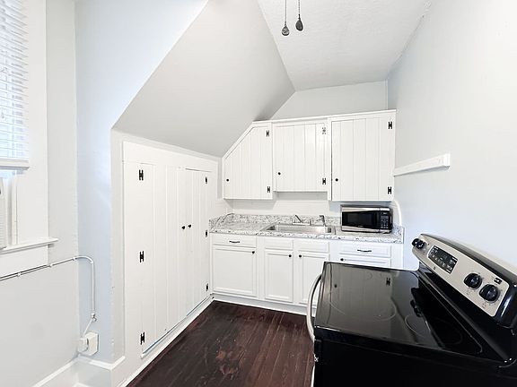 3rd image of 8 Kenneth St APT A
