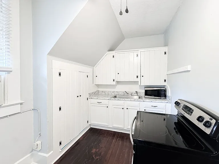 8 Kenneth St #A — Photo 3