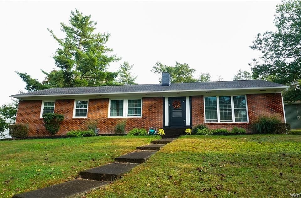 1st image of 5 Fairlawn Dr