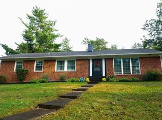 5 Fairlawn Dr, East Aurora, NY 14052