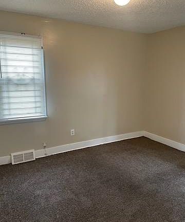5th image of 15894 Northlawn St Floor 1