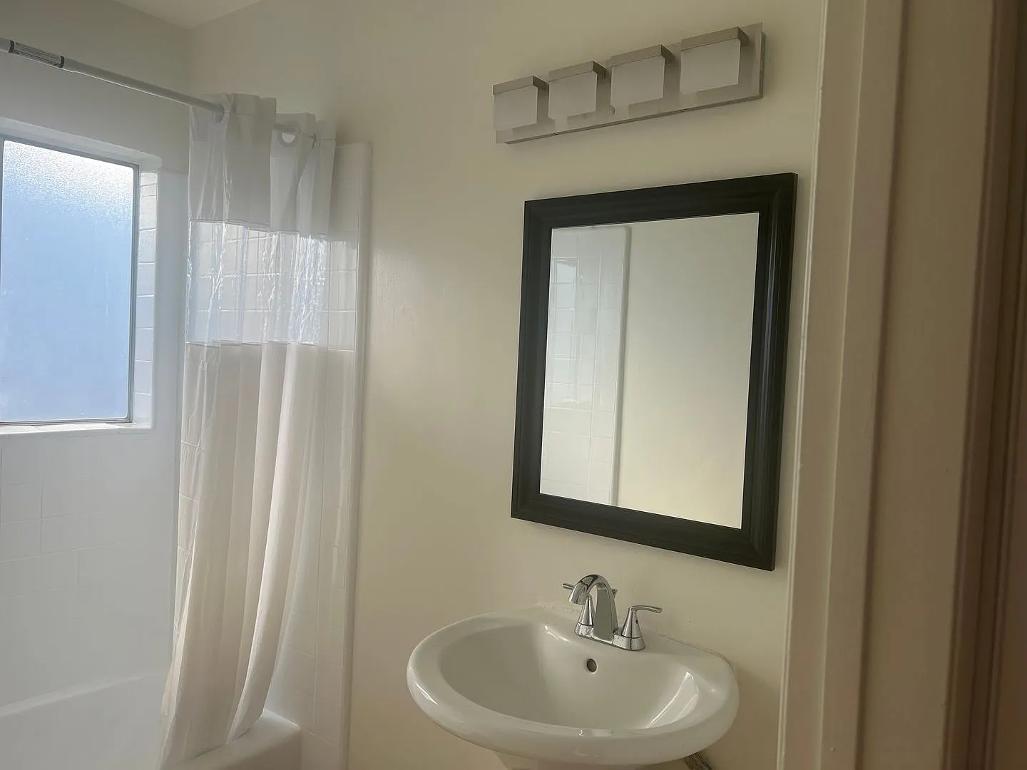 Villa Monica Apts. — Photo 3