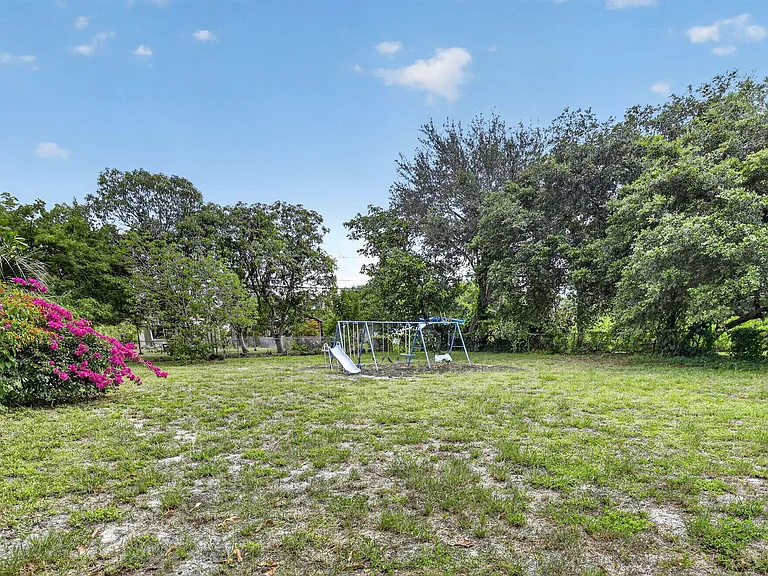 2465 Taylor St — Photo 37