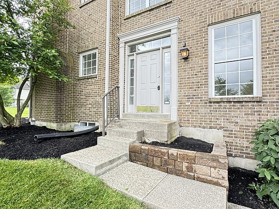 3rd image of 1653 Castle Hill Ln