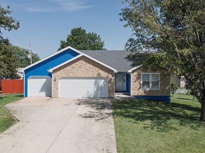 511 E 12th Ter, Tonganoxie, KS, 66086