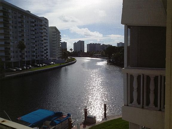 4th image of 440 Paradise Isle Boulevard #308