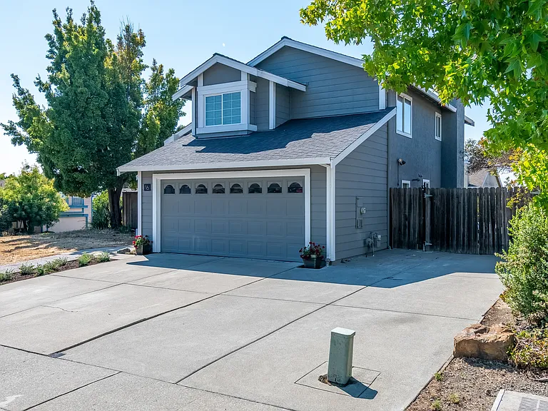 16 Brighton Dr — Photo 2