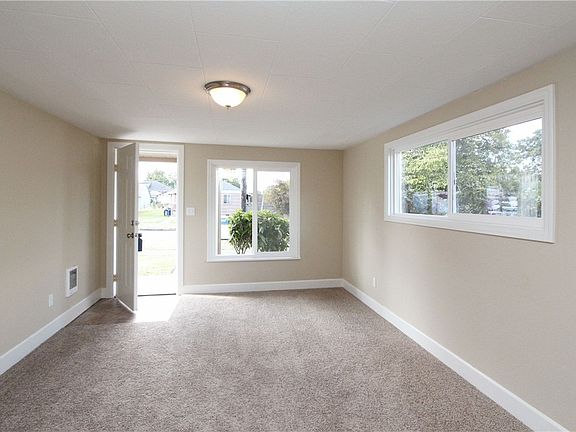 4th image of 1210 S 6th Ave