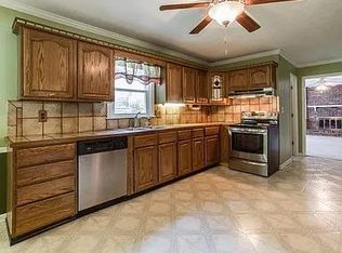 946 Beaver Ln NW, Lilburn, GA 30047