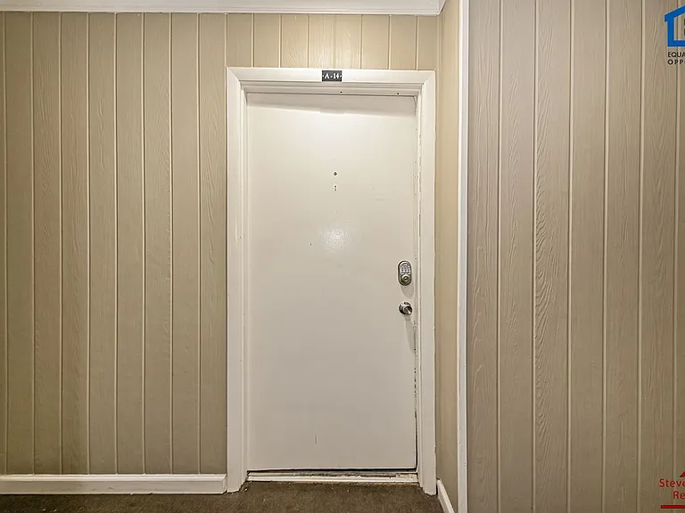 441 Harding Pl #A14 — Photo 2