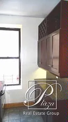 Rented by Plaza Real Estate Group | media 17