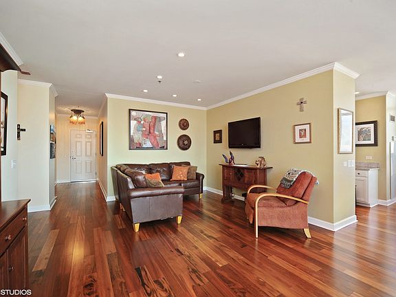 3rd image of 1600 S Prairie Ave Unit 2204
