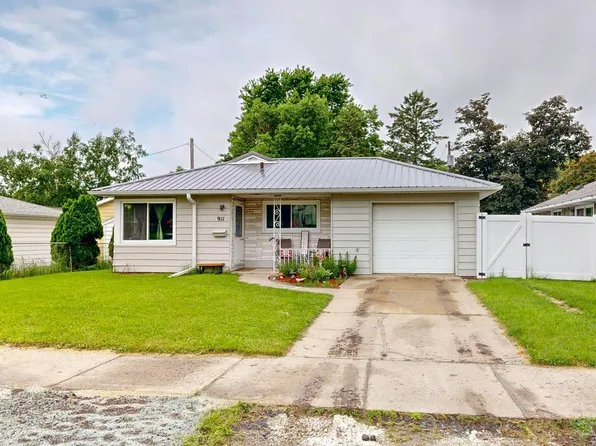 911 12th Ave NW, Rochester, MN 55901