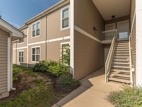 3rd image of 1486 Fox Pointe Cir