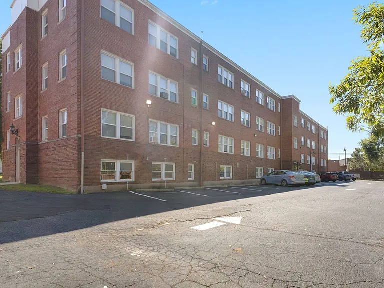 Suites of Irvington Apartments — Photo 7