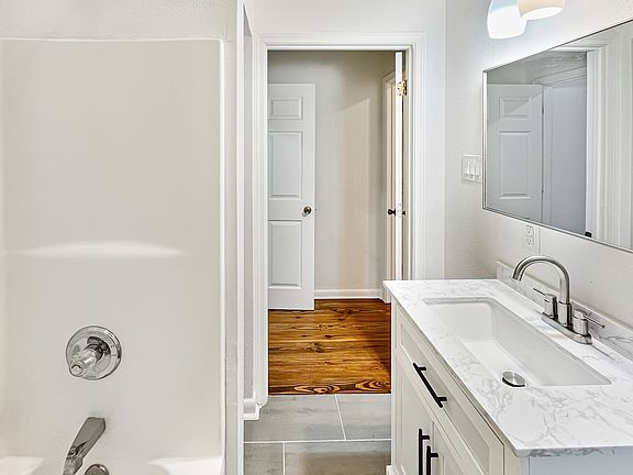 4th image of 2911 Saint Peter St #2911