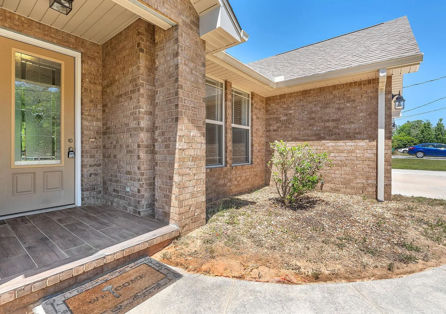 Stunning 4 Bedroom in PRIME Location!! South of I-10!! — Photo 4