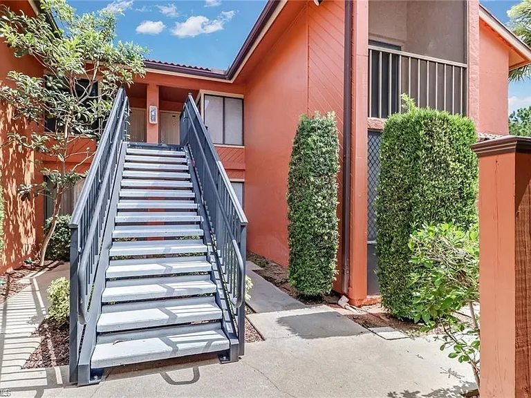 124 Cypress Way E #E5 — Photo 2