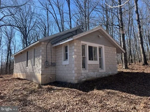 52 Falcon Turn Rd, Paw Paw, WV 25434