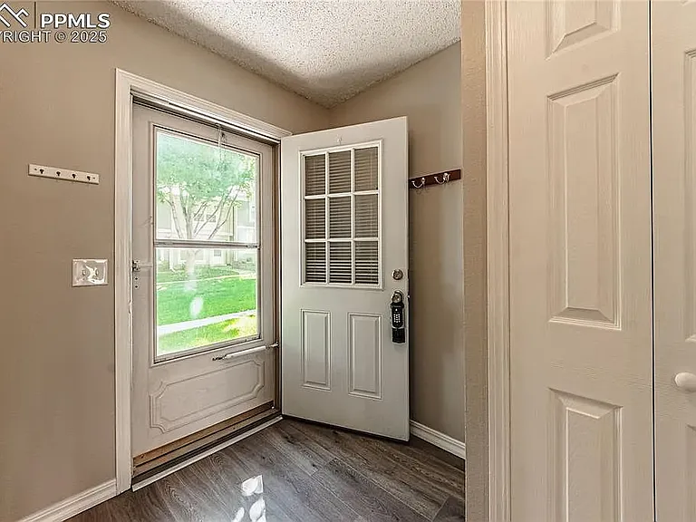 3342 Queen Anne Way — Photo 2
