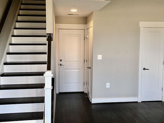3rd image of 22939 Sullivans Cove Sq
