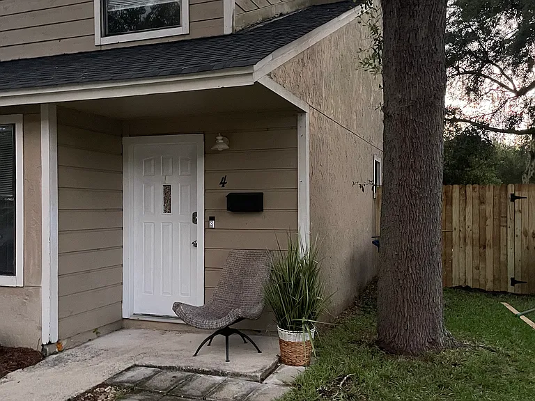 4 Jasmine Pl — Photo 3