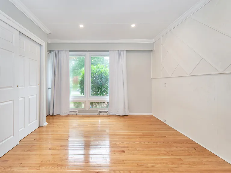 22 Roosevelt Ave — Photo 16