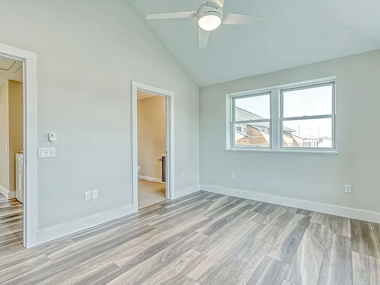 323 Taughannock Blvd — Photo 49