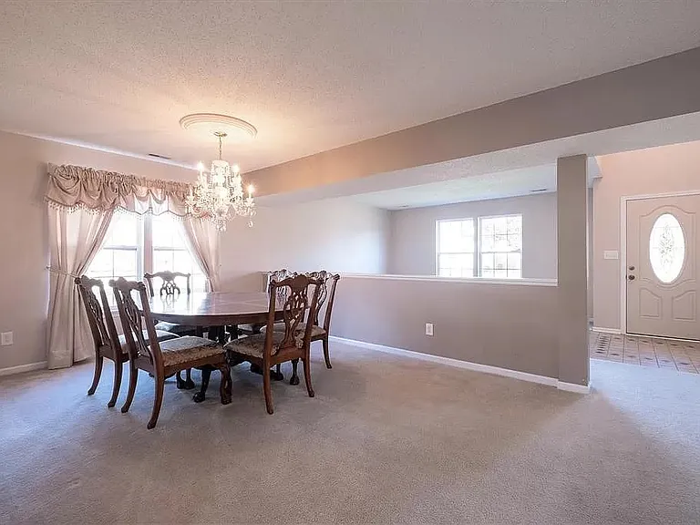 3024 Rolling Hill Dr — Photo 3