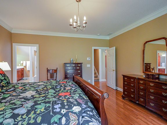 4th image of 6045 Pembrooke Dr