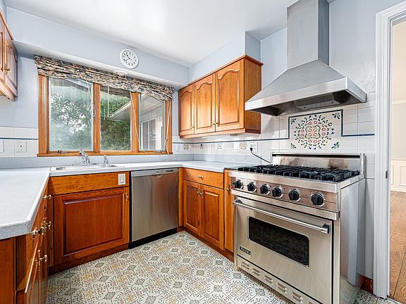 2nd image of 891 N Village Dr