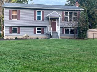 11 Briarfield Dr, Clifton Park, NY 12065