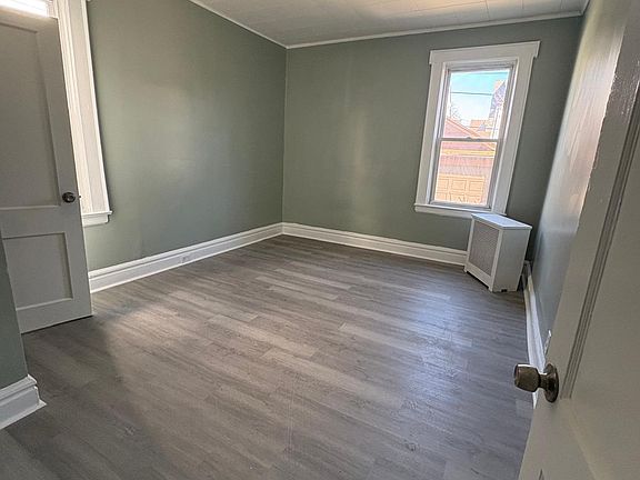 2nd image of 556 S Clinton St Floor 1