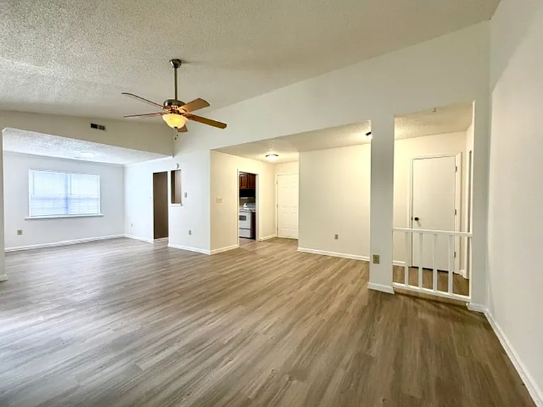 8231 Meadowdale Ln — Photo 5