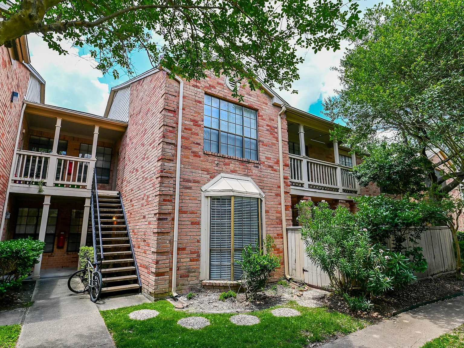 2 bed, 1.0 bath, 1096 sqft, $1,500 — Photo 3