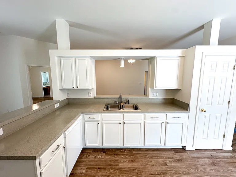 961 N Lilac Loop — Photo 4