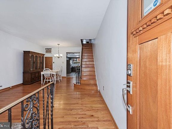 5th image of 2332 S Rosewood St