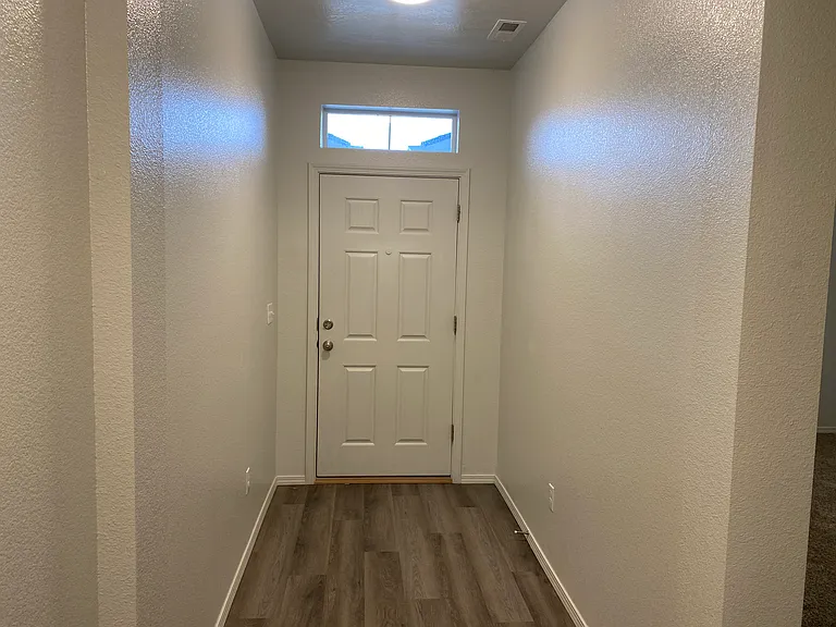 840 SW Lago St — Photo 3