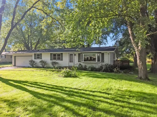 W5117 Strawberry Hill DRIVE, Elkhorn, WI 53121