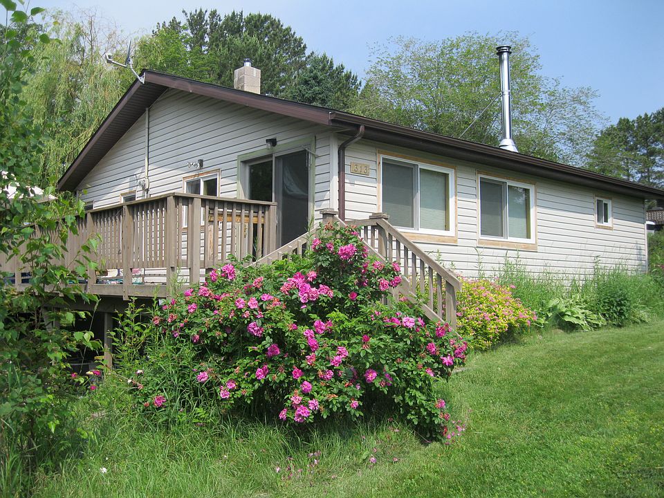 1st image of 313 8th Ave W