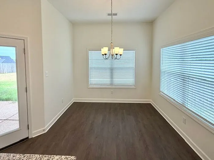 5 bed, 3.0 bath, 2217 sqft, $2,240 — Photo 4